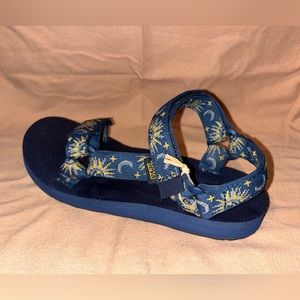 Sun and moon teva’s 🌙 🌞 ⭐️